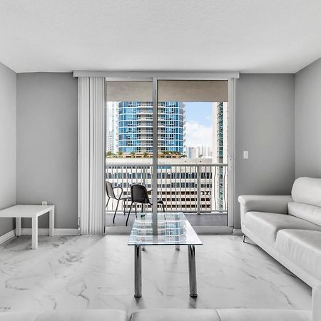 The Club At Brickell Bay Luxury Suites Маями Екстериор снимка