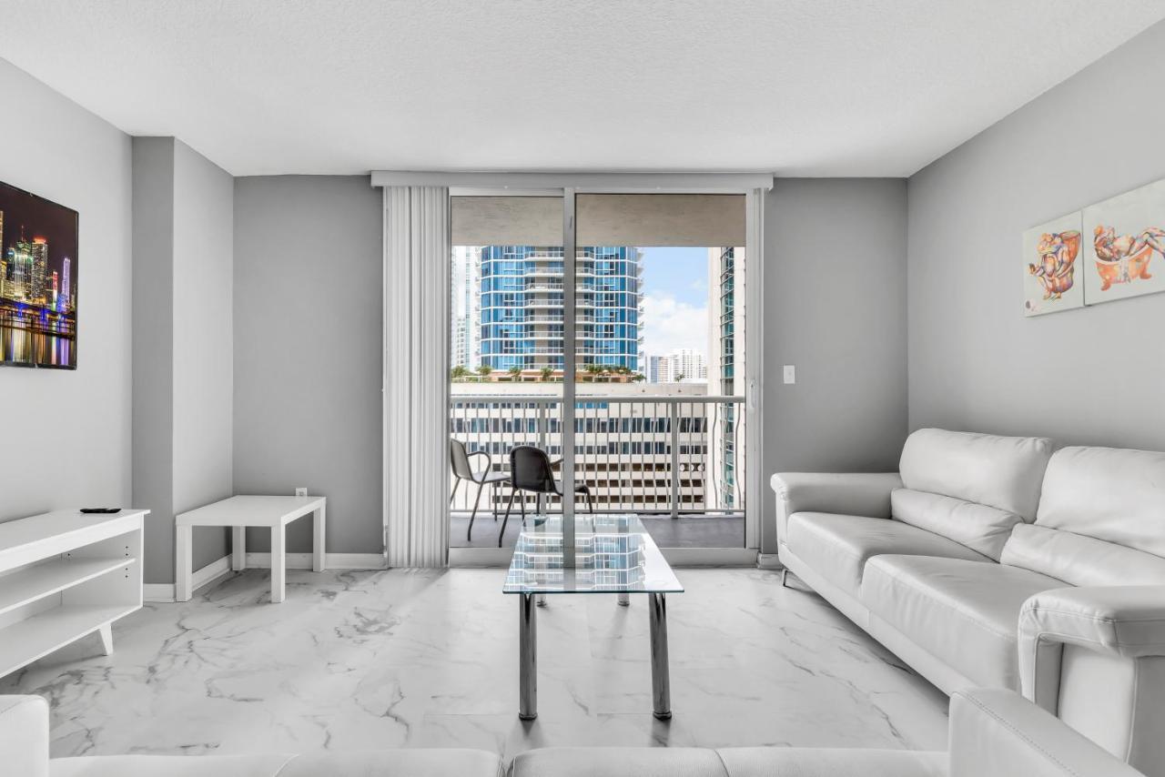 The Club At Brickell Bay Luxury Suites Маями Екстериор снимка