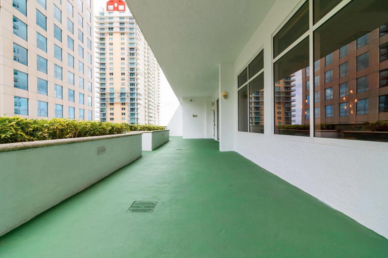 The Club At Brickell Bay Luxury Suites Маями Екстериор снимка