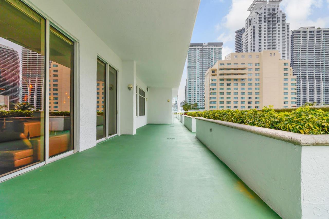 The Club At Brickell Bay Luxury Suites Маями Екстериор снимка