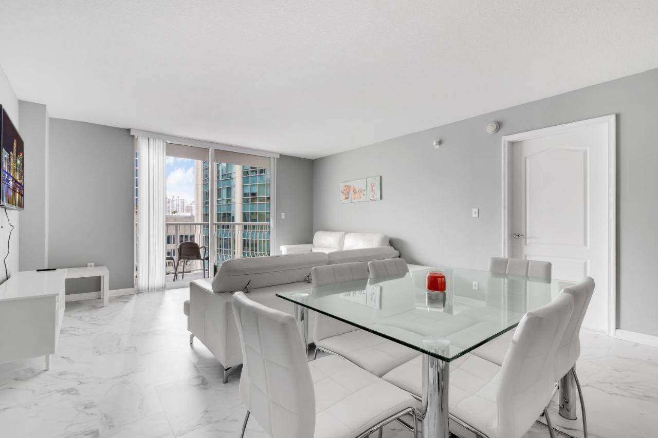The Club At Brickell Bay Luxury Suites Маями Екстериор снимка