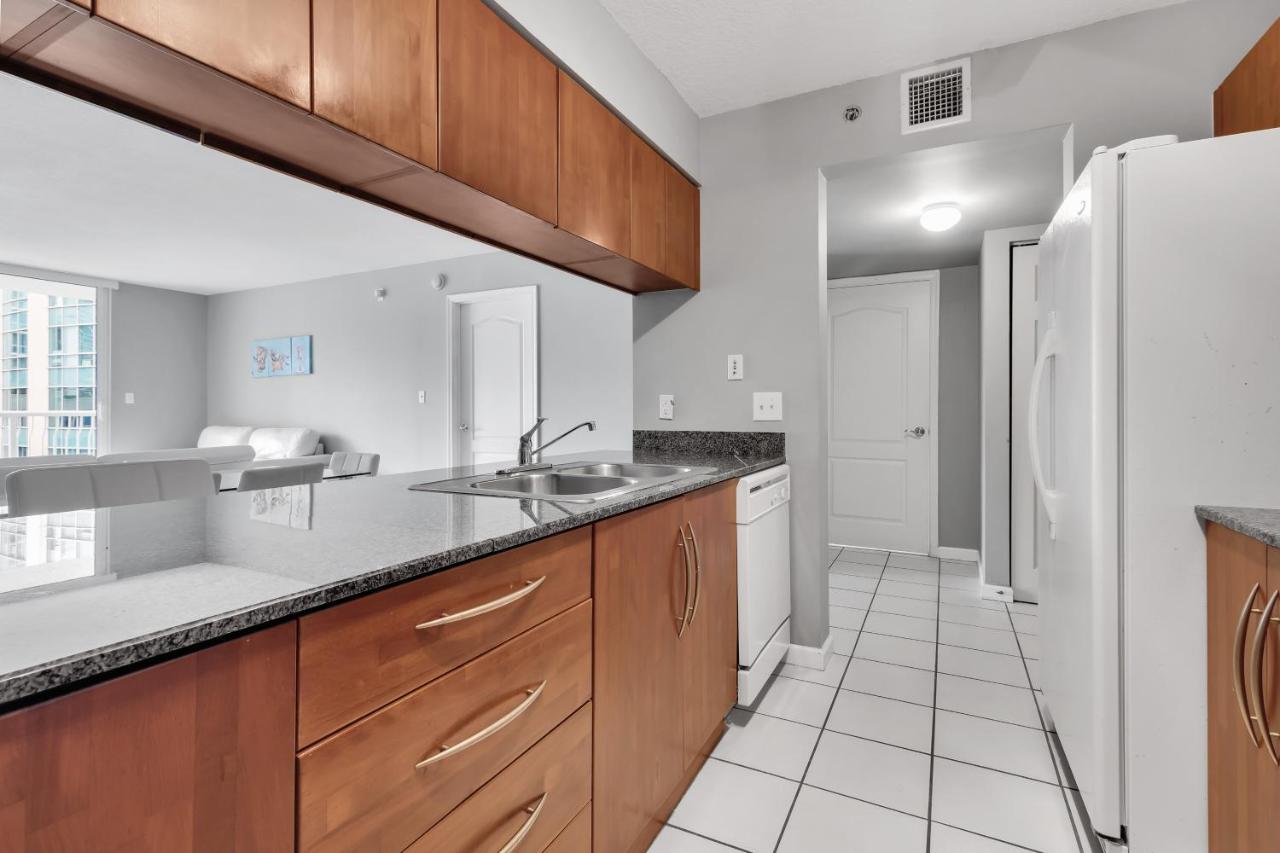 The Club At Brickell Bay Luxury Suites Маями Екстериор снимка