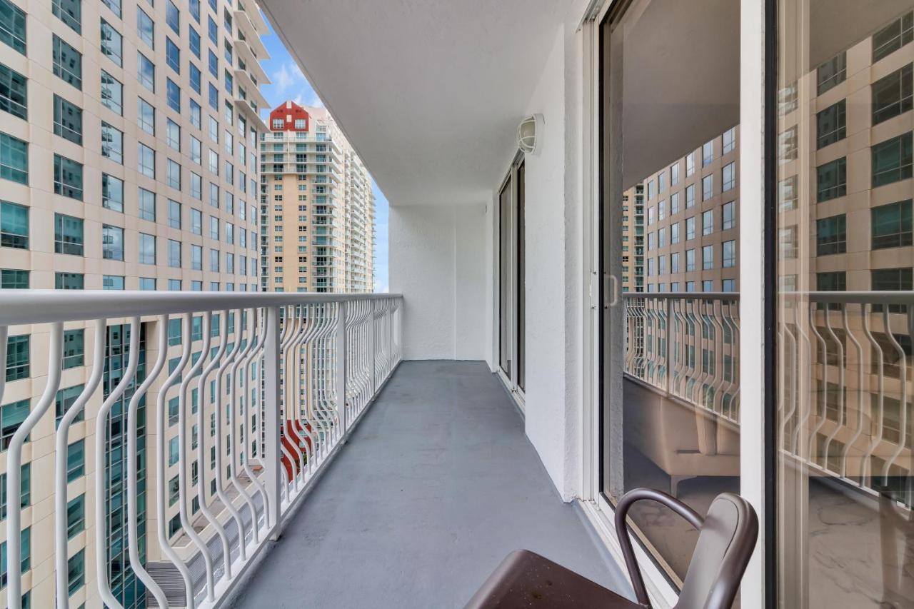 The Club At Brickell Bay Luxury Suites Маями Екстериор снимка