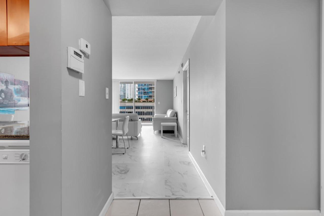The Club At Brickell Bay Luxury Suites Маями Екстериор снимка
